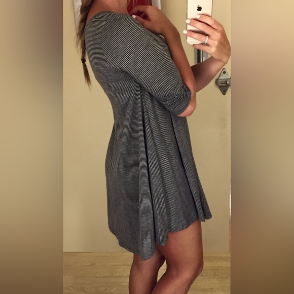 Striped flowy dress - Picture 3 of 5